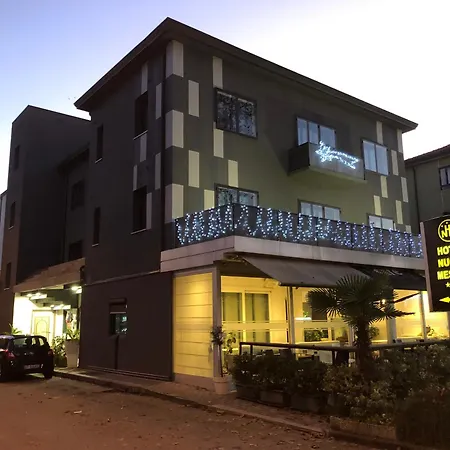 梅斯特诺瓦酒店 梅斯特雷